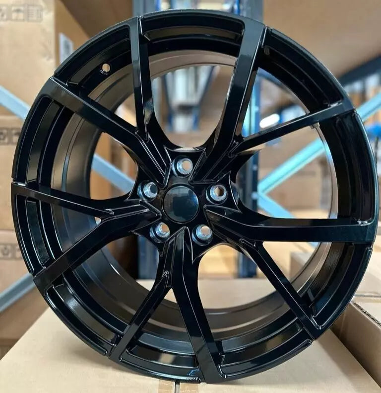 VW Golf R 2021 Estoril Style - 8x18 5x112 et45